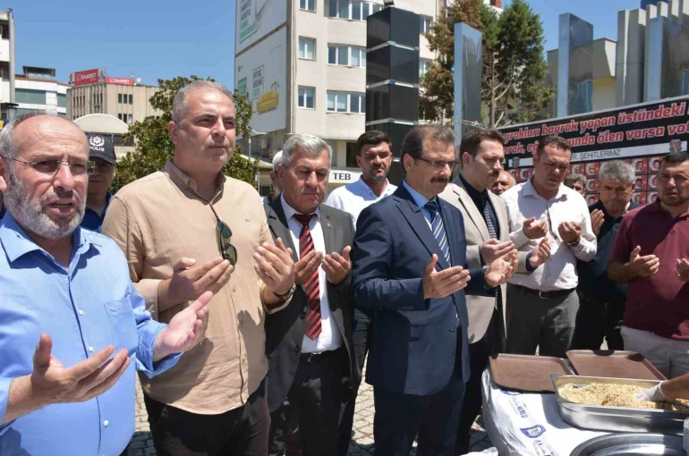 Salihli’de şehit aileleri aşure geleneğini sürdürdü