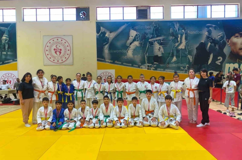Salihli’den 21 madalyalık zafer