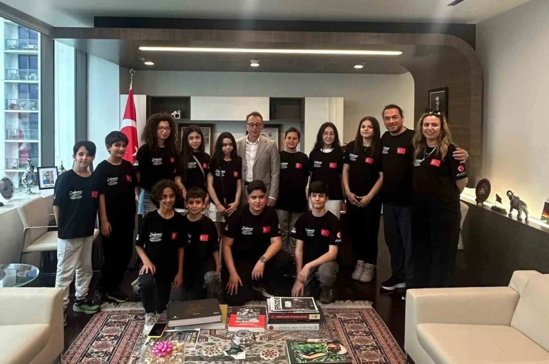 Salihli’den Miami Başkonsolosu’na Sardes Hediyesi