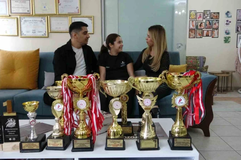 Salsa’nın minik yıldızı: 10 yaşa kupa ve madalyalar doldurdu