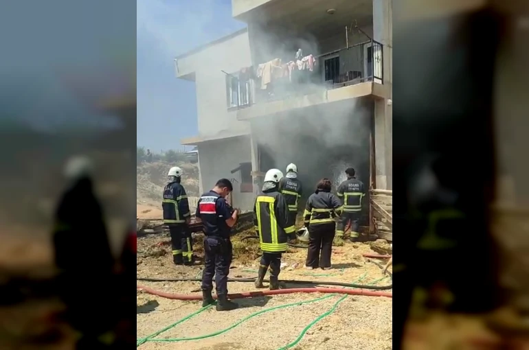 Saman balyaları alevlere teslim oldu