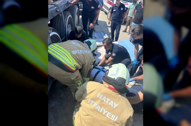 Samandağ’da tırın altında kalan işçi yaralandı