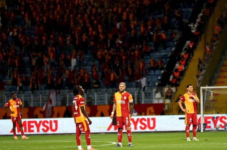 Şampiyon Galatasaray sezonu mağlubiyetle tamamladı