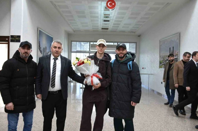 Şampiyona çiçekli karşılama