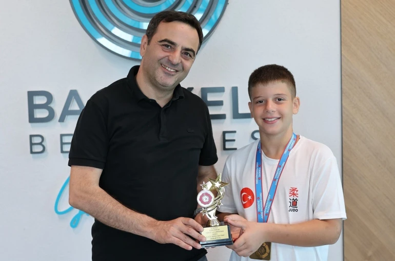 Şampiyonluk sevincini Başkan Özlü ile paylaştı