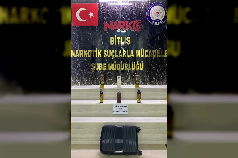 Şampuan şişelerinde 3 kilo sıvı metamfetamin ele geçirildi