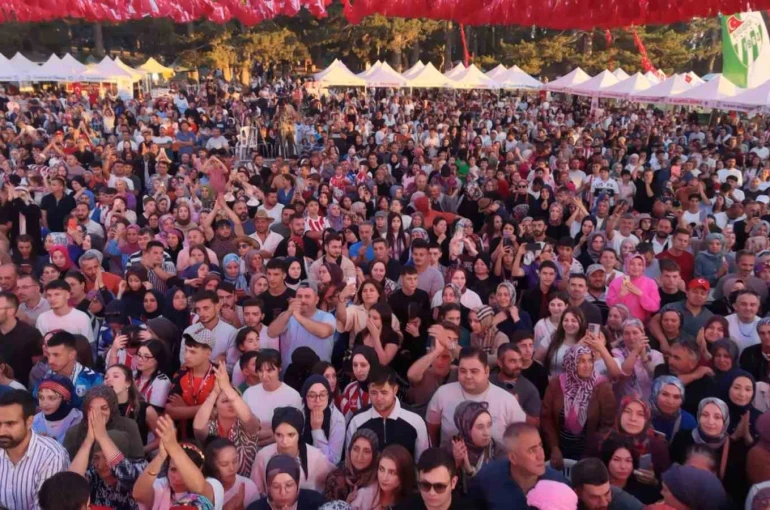 Samsun Festivali’ni duyan 75 bin kişi yaylaya akın etti
