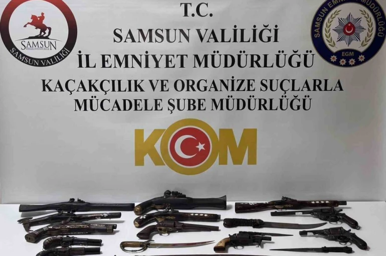 Samsun’da etnografik silah operasyonu: Tabanca, kama ve kılıç ele geçirildi