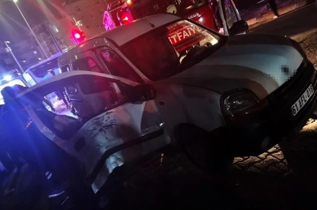 Samsun’da hafif ticari araç ile motosiklet çarpıştı: 5 yaralı