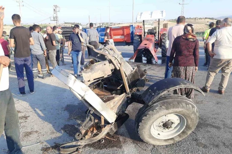 Samsun’da kamyonet ile traktör çarpıştı: 4 yaralı
