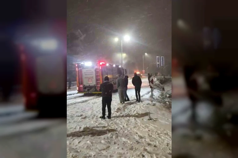 Samsun’da karlı yokuşta cip alev aldı
