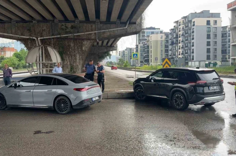 Samsun’da kavşakta kaza: 3 yaralı