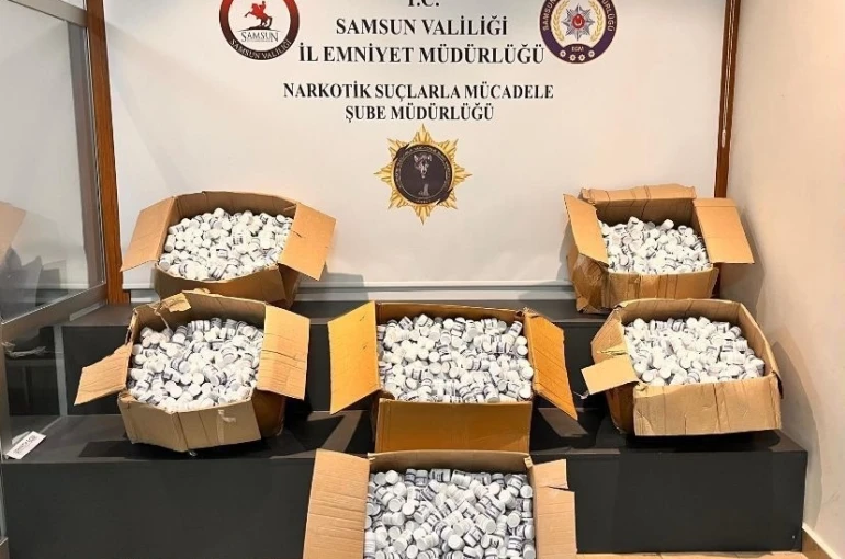 Samsun’da kiralık araçtan 225 bin uyuşturucu hap çıktı