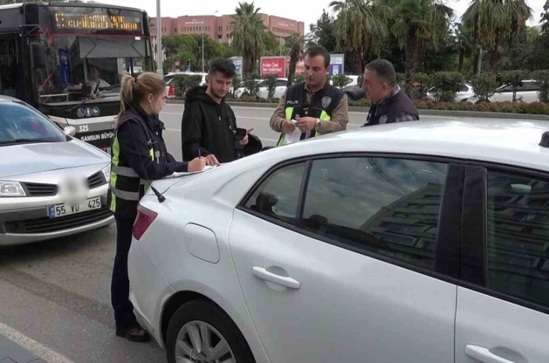 Samsun’da ’korsan taksi’ operasyonu: 2 sürücüye toplam 92 bin TL ceza