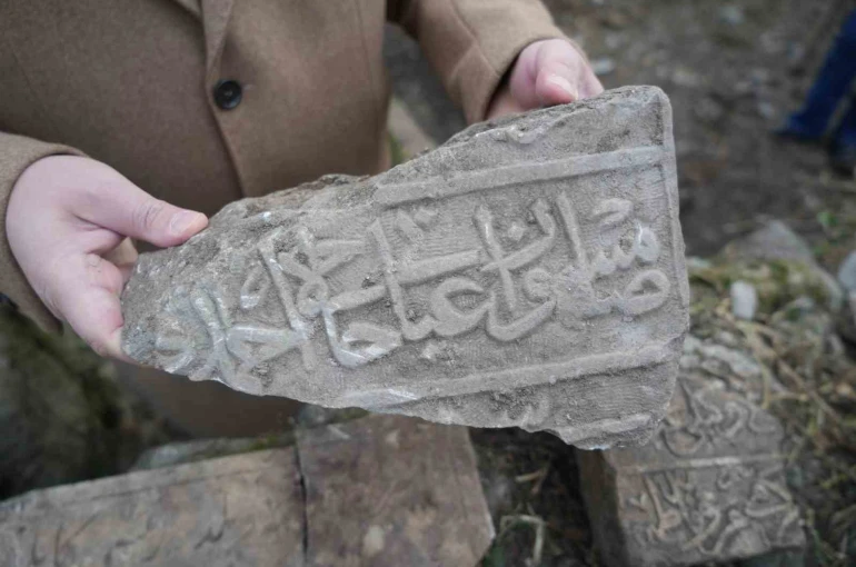 Samsun’da mezarlığın altından tarih çıkıyor: Samsun yazılı mezar kitabesi, yeni tarihi mezarlar