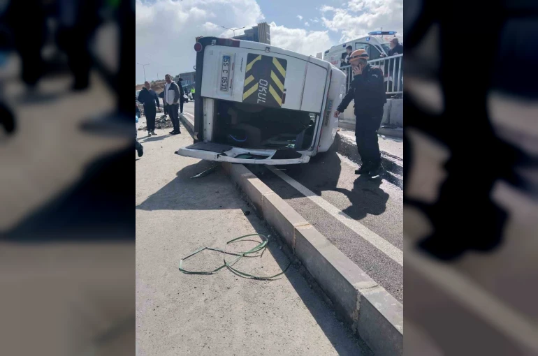Samsun’da minibüs devrildi: 1 yaralı