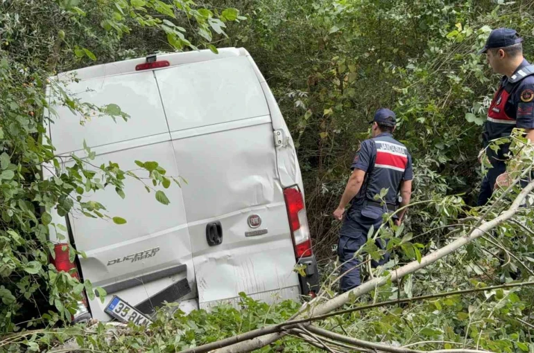 Samsun’da minibüs şarampole yuvarlandı: 2 yaralı
