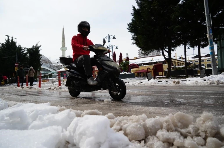 Samsun’da motosiklet ve motokuryelerin trafik yasağı kaldırıldı