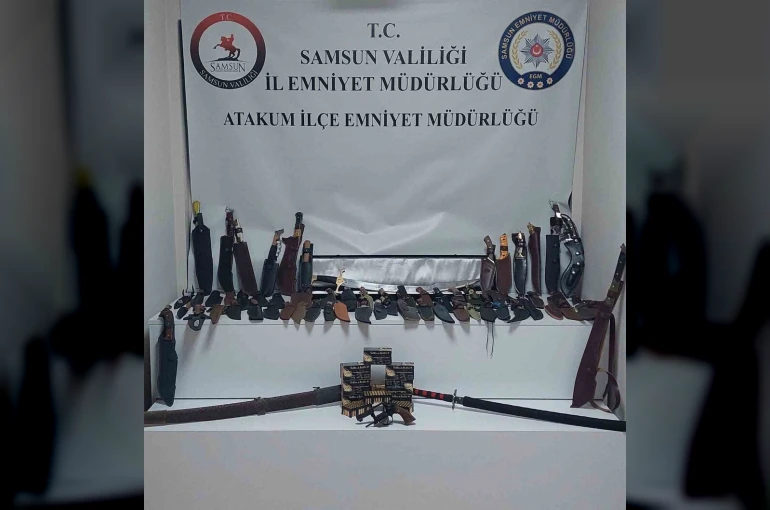 Samsun’da polis ruhsatsız silah ve çok sayıda bıçak ele geçirdi 