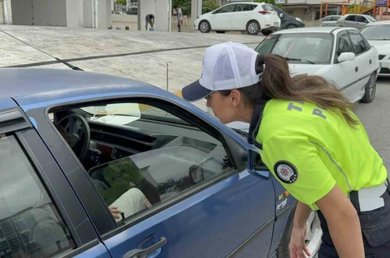 Samsun’da polisten okul çevrelerinde sıkı denetim