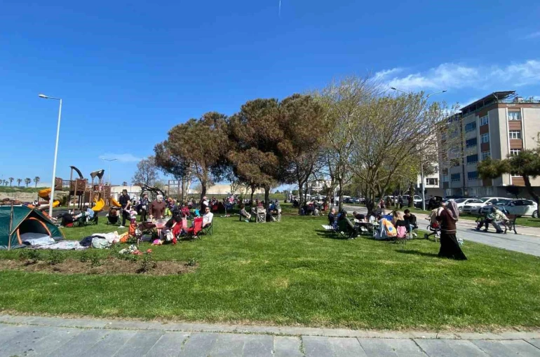 Samsun’da sıcak hava etkisi: Sahil ve parklar dolup taştı