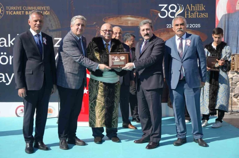 Samsun’da yılın ahisi 55 yılık demir döküm ustası oldu