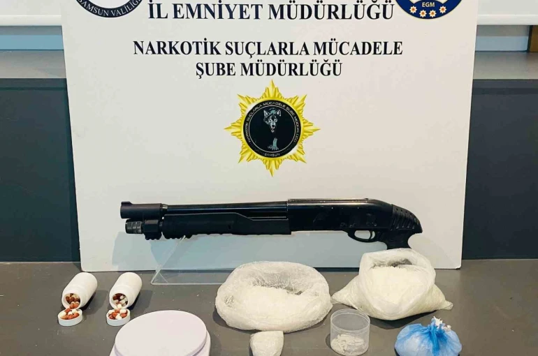 Samsun’da zehir tacirlerine gözaltı: 831 gram metamfetamin ele geçirildi