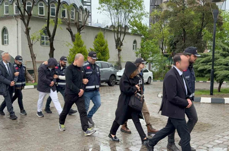 Samsun’daki rüşvet operasyonunda 4’ü doktor 8 kişi adliyeye sevk edildi