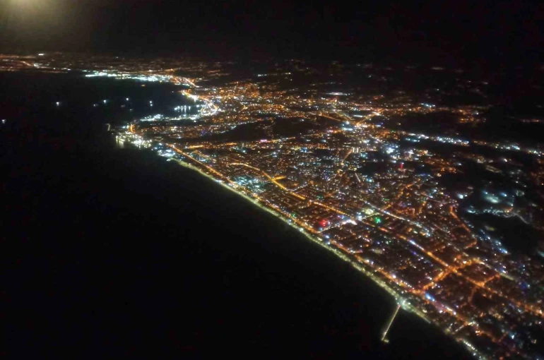 Samsun’dan objektife yansıyanlar: Gökyüzü büyüledi, şehir ışıkları geceyi aydınlattı