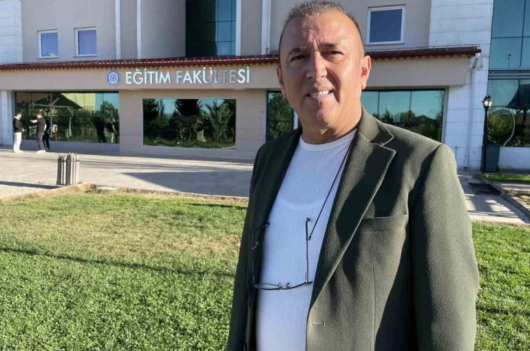 Sanal kimlik gerçeği unutturuyor, rol karmaşası bireyi intihara sürüklüyor
