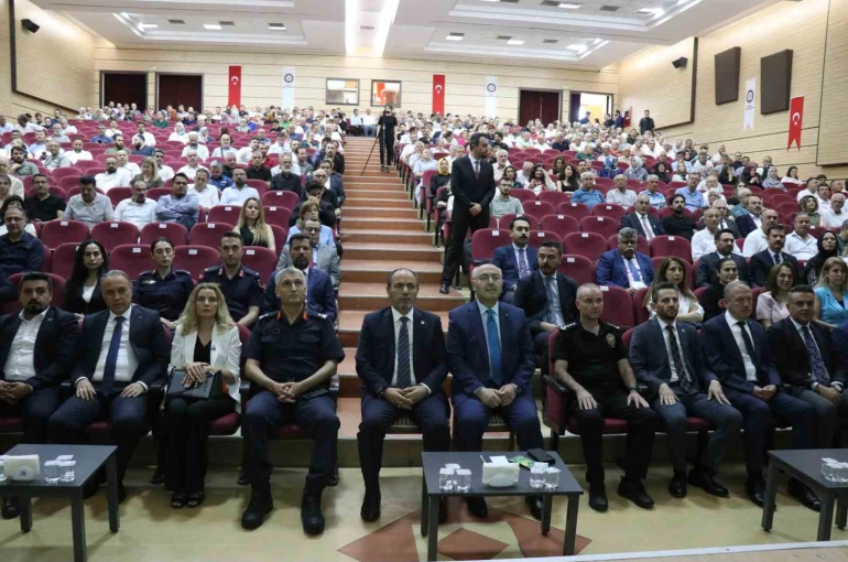 Sanal kumar tehlikesine dikkat çeken Vali Köşger: "Benim hanımı bile kumar bağımlısı yapacaklar"