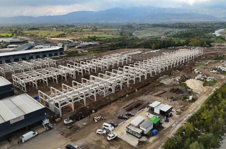 Sanayi sitesinde çalışmalar hız kesmeden devam ediyor 