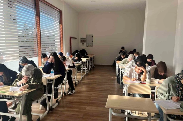 Sancaktepe Belediyesi’nden gençlere gerçeğini aratmayan TYT deneme sınavı