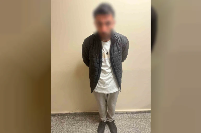 Sancaktepe’de marketten kahve makinesi hırsızlığı kamerada