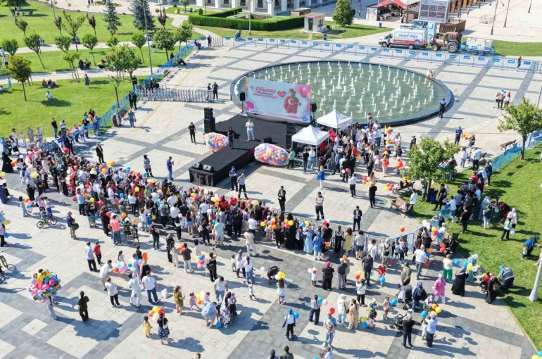 Sancaktepe’de Metehan bebek için gökyüzüne balonlar bırakıldı