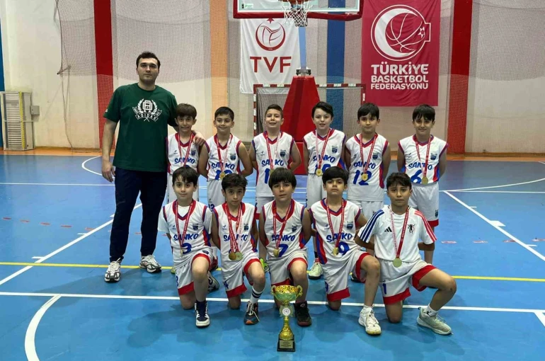 SANKO Okulları Minik Erkek Basketbol Takımı şampiyon oldu