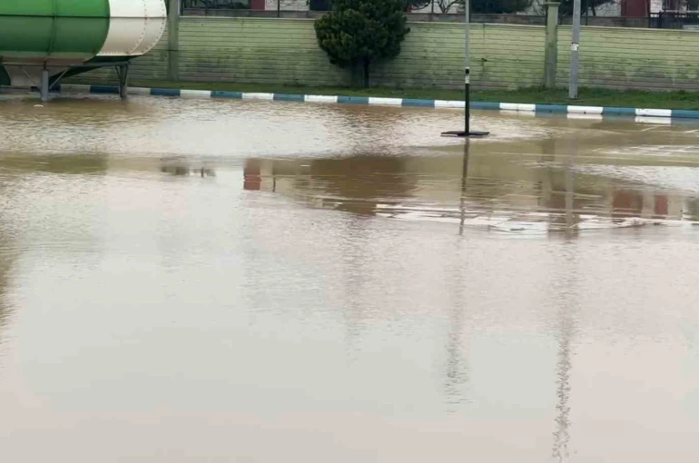 Şanlıurfa kırsalında sel hayatı felç etti 