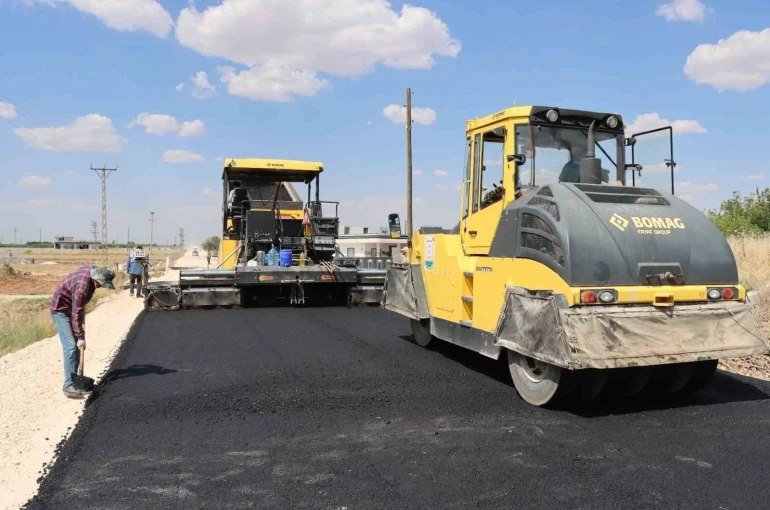 Şanlıurfa’da 14 kilometrelik grup yolunda asfalt seferberliği