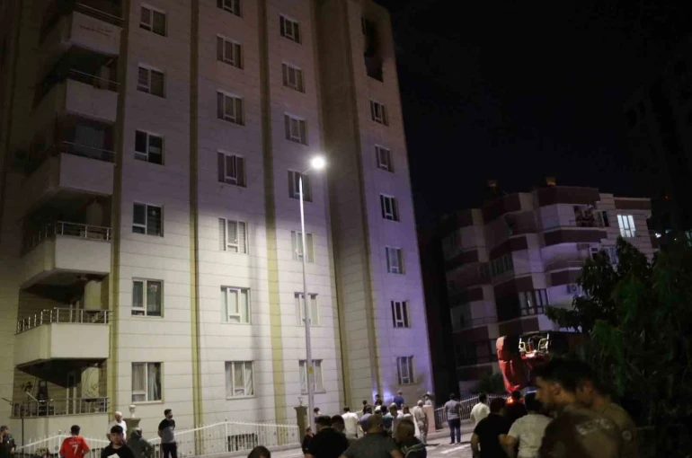 Şanlıurfa’da 9 katlı binada korkutan yangın