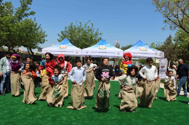 Şanlıurfa’da çocuk şenliği renkli görüntülere sahne oldu
