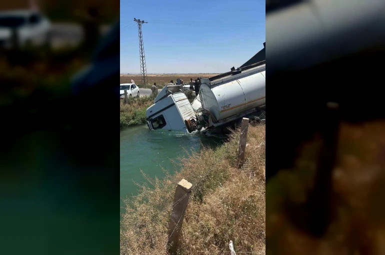 Şanlıurfa’da tanker ve kamyon sulama kanalına düştü: 2 yaralı