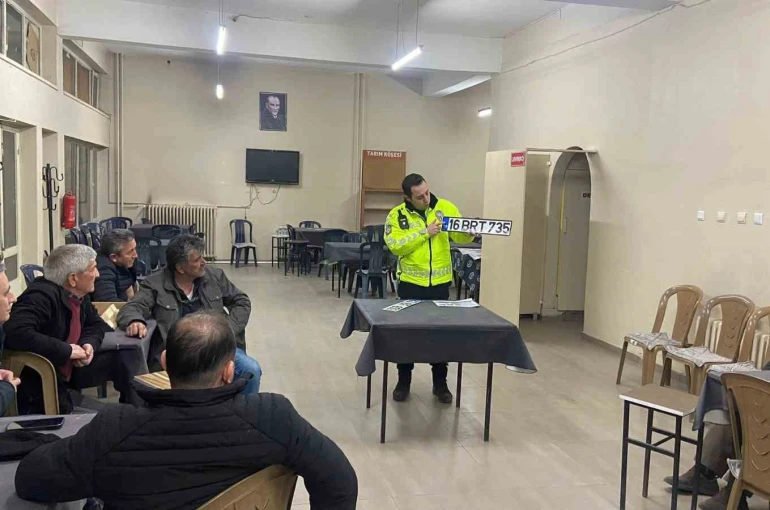 Şaphane’de vatandaşlara Trafik Kanunu’nda yapılan değişiklikler anlatıldı
