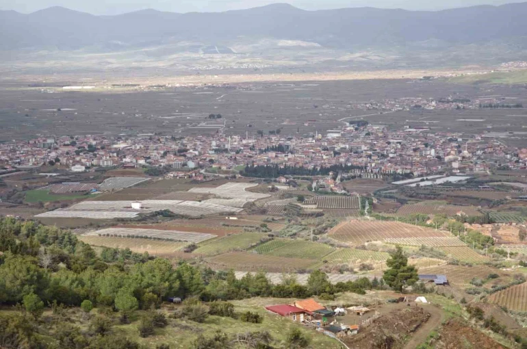 Sarıgöl Ovası gelinliğini çıkardı 