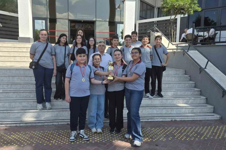 Sarıgöl Şehit Esin Akay Ortaokulu Manisa üçüncüsü oldu
