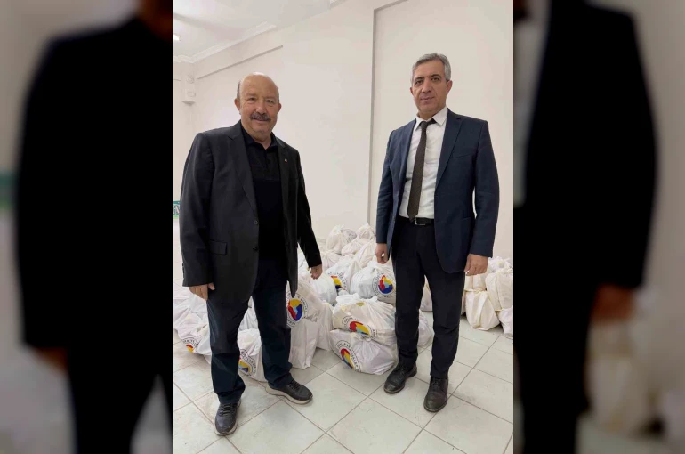 Sarıgöl ve Alaşehir’de 430 gıda yardım paketi dağıtıldı