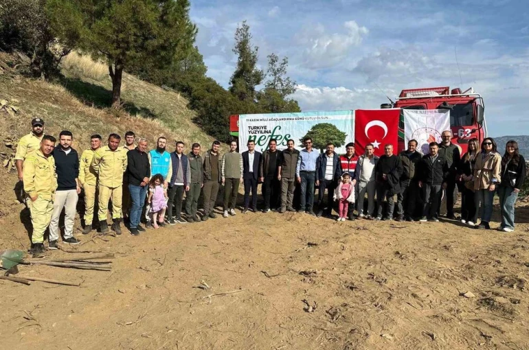 Sarıgöl’de 300 fidan toprakla buluştu