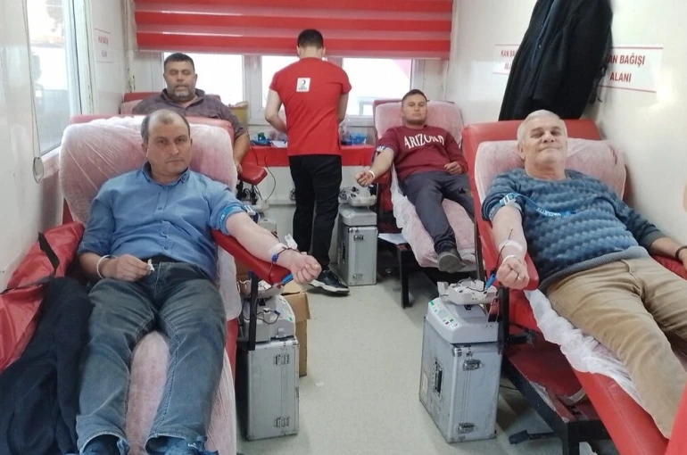 Sarıgöl’de kan bağış kampanyasına yoğun ilgi