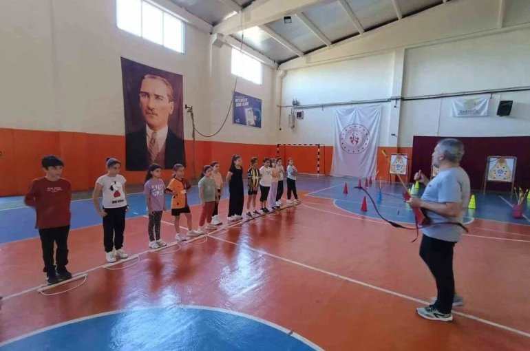 Sarıgöllü gençler ve çocukların ilgi alanı okçuluk sporu