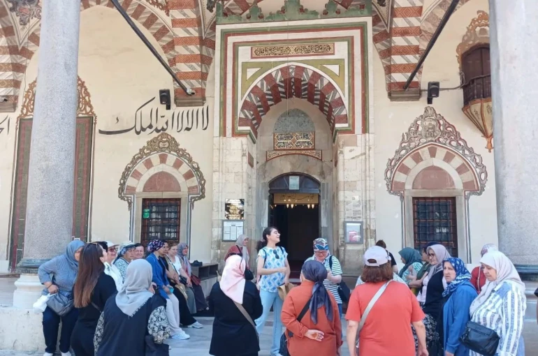 Sarıgöllü kadınlar Manisa’da tarih ve kültür yolculuğuna çıktı