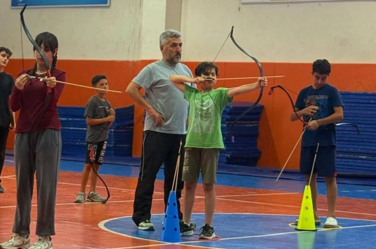 Sarıgöllü okçular hedefi şaşırmıyor